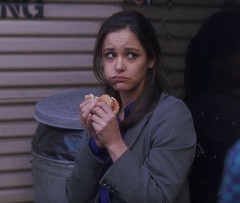 Amy Santiago - B99, Brooklyn99 Amy Santiago Icons, Meet Me In Montauk, Brooklyn Nine Nine Funny, Melissa Fumero, Rosa Diaz, Brooklyn 9 9, Amy Santiago, Stephanie Beatriz, Brooklyn 99