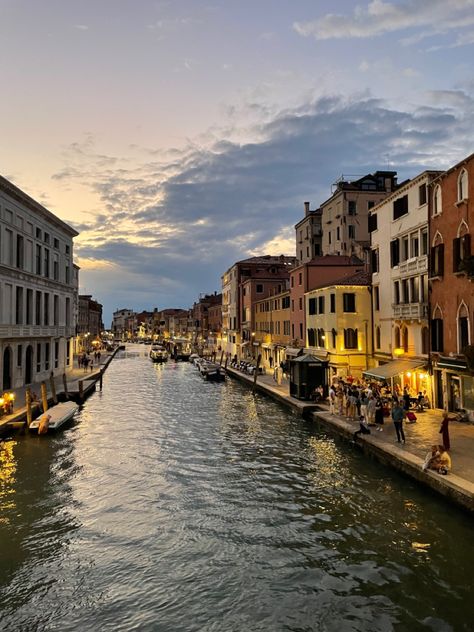 Venice Night, Italy At Night, Venice Aesthetic, Night Travel, Italy Venice, Vacation Goals, Venice Travel, Italy Aesthetic, Night Night