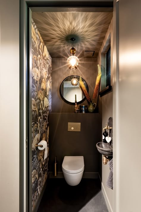 Luxury Small Bathroom, Small Toilet Design, Wc Decoration, Small Downstairs Toilet, Toilette Design, Toilet Room Decor, Wc Design, Small Toilet Room, Modern Small Bathrooms