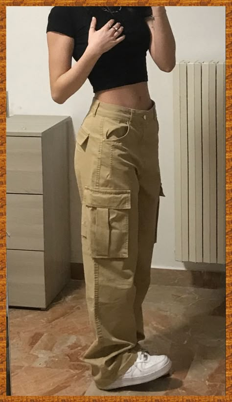 Outfits Con Cargo Pants, Khaki Pants Outfit Women Casual, Khaki Pants Outfit Women, Outfit With Cargo Pants, Khaki Cargo Pants Outfit, Cargo Outfits Women, Cargo Pants Women Outfit, Khaki Pants Outfit, Khakis Outfit