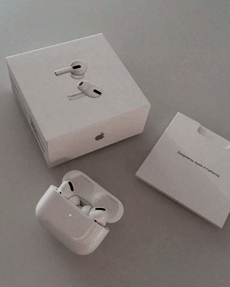 Fone Apple, Desain Pantry, Airpods Apple, Iphone Obsession, Air Pods, Birthday Wishlist, Airpod Case, Apple Airpods, Airpods Pro