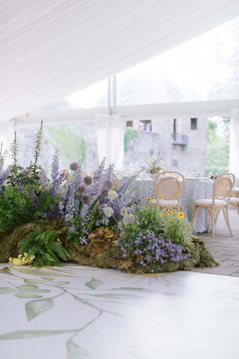 Wedding Floor Decoration, Dance Floor Floral Installation, Dance Floor Flowers, Wedding Dance Floor Design, Floral Dance Floor, Garden Style Centerpieces, Minimalist Blue Wedding, Stage Flowers, Stage Installation