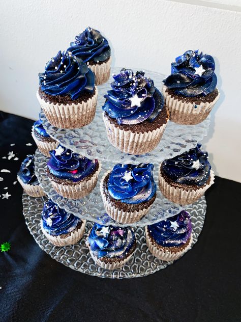 Glam Rock Wedding, The Spiders From Mars, Galaxy Cupcakes, Space Cupcakes, Spilled Ink, Blue Cupcakes, Outer Space Birthday, Space Birthday Party, Valentines Cupcakes