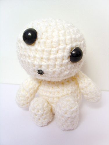 Amigurumi Kodama by Alicia (halixia, Spain) 2010: inspired by Serene Onion's (Singapore) kodama amigurumi Bendy And The Ink Machine Crochet Pattern Free, Spirit Creature, Studio Ghibli Crafts, Nerdy Crochet, Amigurumi For Beginners, Kawaii Crochet, Fun Crochet Projects, Diy Crochet Projects, Yarn Projects