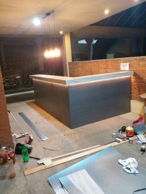 meja bar cafe Meja Bar Cafe, Cafe Bar Counter, Mini Cafe, Food Factory, Reception Desk Design, Birthday Bar, Cafe Shop Design, Coffee Shop Aesthetic, Home Coffee Bar