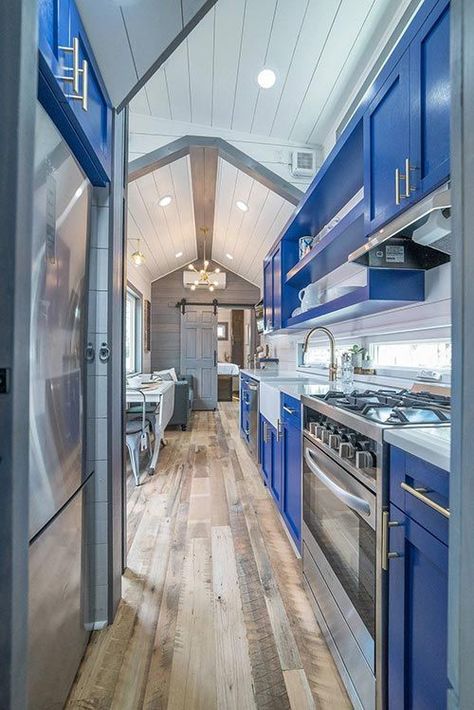 Luxury Tiny Homes, Tiny House Luxury, Outdoor Kitchen Appliances, Tiny House Inspiration, Tiny House Kitchen, Casa Container, Tiny House Movement, House Design Kitchen, Tiny Spaces