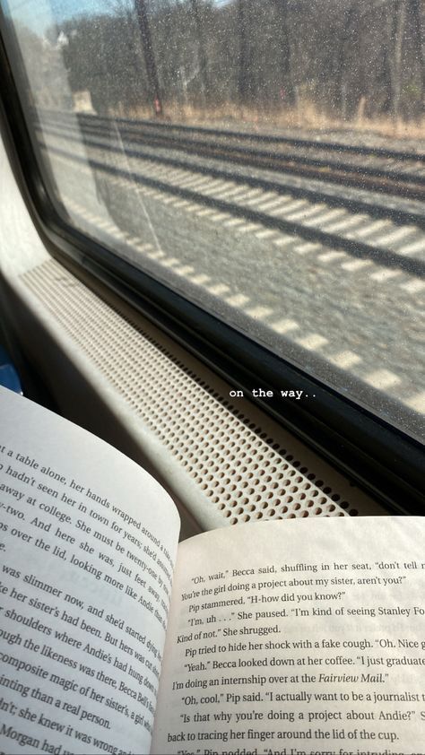 Train Snap Ideas, Train Aesthetic Captions, Train Instagram Stories, Train Aesthetic Instagram Story, Instagram Story Ideas Travel Train, Reading On A Train Aesthetic, Train Travel Aesthetic, Aesthetic Layout, Train Trip