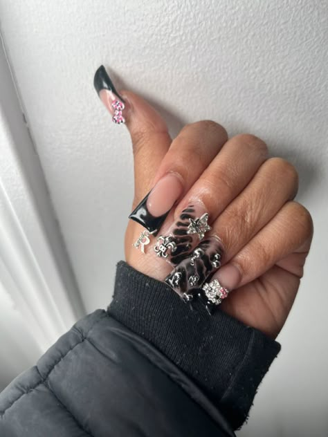 Cute Small Duck Nails, Virgo Duck Nails, Glam Duck Nails, Cute Duck Nails Black, Duck Nail Inspiration, Black Duckies Nails, Ducktail Nails, Duck Nail Designs Black, Gothic Duck Nails