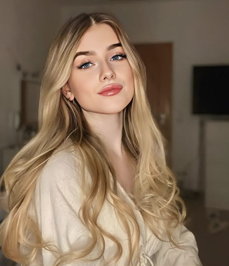 Micro Bead Hair Extensions, Wholesale Hair Extensions, I Tip Hair Extensions, Blowout Hair, Blonde Hair Looks, Business Hairstyles, Top Beauty Products, Blonde Beauty, Blonde Girl