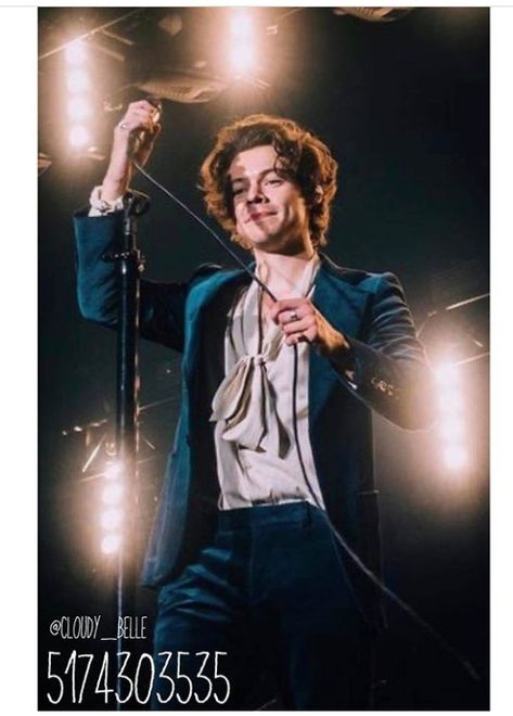 Harry Styles Live On Tour, Harry Styles Aesthetic, Harry Styles Live, Principe Harry, Harry Styles Wallpaper, Harry Styles Pictures, Harry Styles Photos, Family Show, One Direction Videos