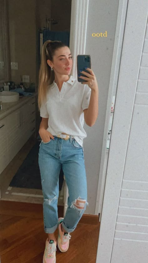 Polo Jeans Outfit Women, Jeans And Polo Outfit, Outfits Con Camisa Polo, Work Polo Shirt Outfit Women, Polo Outfits For Women, Polo Outfits, Outfit Minimalista, Jeans And T Shirt Outfit, Dressy Jeans