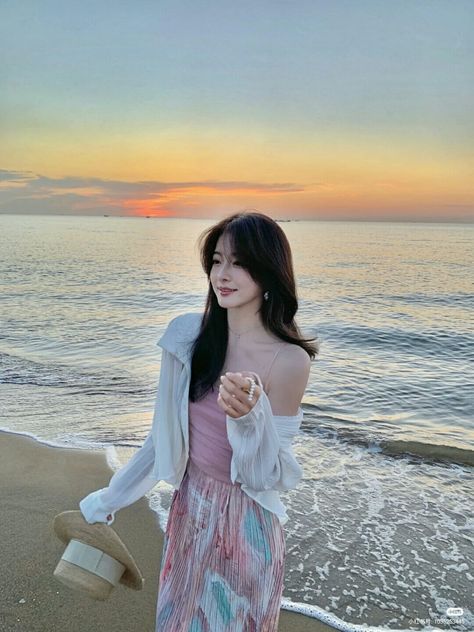 Outfit Pantai Korea, Foto Pov, Attractive Aesthetic, Ulzzang Korea, Cheerleading Outfits, Boyfriend Photos, Pic Pose, Instagram Pose, Cute Comfy Outfits