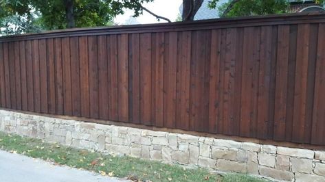 Dark Wood Fence, Cedar Fence Stain, Wood Stain Ideas, Staining Wood Fence, Fence Colors, Fence Staining, Cedar Fence Ideas, Fences Ideas, Wood Fence Design