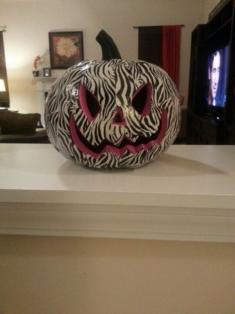 Funky duct tape pumpkin!! Y2k Pumpkin Painting, Cheetah Print Pumpkin, Cute Painted Pumpkin Ideas, Spam Pfp, Pumpkin Idea, Halloween Pumpkin Crafts, Scary Pumpkin Carving, Pumpkin Carving Designs, Halloween Pumpkin Designs