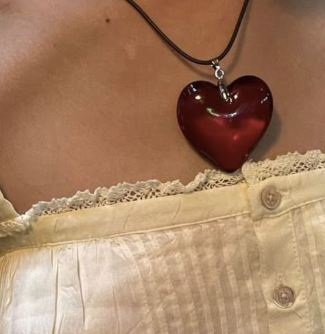 Snow White Aesthetic, Apple Snow, Necklace Red, Valentines Necklace, White Aesthetic, Red Heart, Apples, Snow White, Valentines