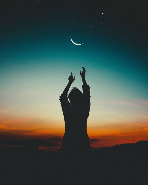 New Moon Rituals, Twilight Sky, Image Nature, Moon Photography, Moon Signs, Dark Matter, Woman Silhouette, Relaxing Music, New Moon