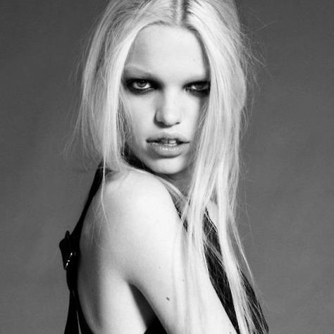 Streetwear Model, Daphne Groeneveld, Allure Beauty, Retro Makeup, Model Profiles, Art Trade, Tres Chic, Model Agency, Beauty Women