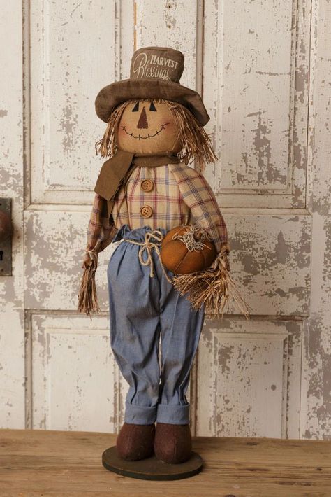 Primitive Scarecrows, Halloween Costumes Scarecrow, Make A Scarecrow, Scarecrow Doll, Scarecrow Crafts, Rustic Halloween, Halloween Sewing, Witch Costumes, Harvest Blessings