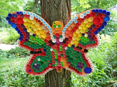 Colorful Fall Art Projects | Lifka's husband, Chuck, cut the butterfly, caterpillar, and flower ... Bottle Top Art, Plastic Bottle Tops, Bottle Top Crafts, Bottle Cap Projects, Art Bottle, Plastic Bottle Caps, Plastic Bottle Art, Unicorn Christmas, Cap Art