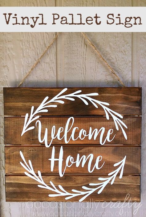 DIY - Wooden Pallet Welcome Home Sign - great home decor project with instructions and a downloadable template for the lettering and leaves. So trendy and sweet! Pallet Projects Signs, Welcome Home Signs, Free Silhouette Cut Files, Wood Signs For Home, Free Silhouette, Diy Wood Signs, Pallet Crafts, 15 Diy, Pallet Signs