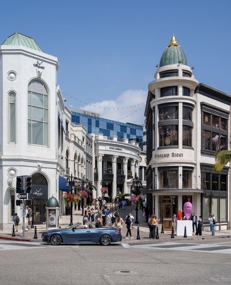 It's always Friday on Rodeo Drive   📸: @mako_hockey Rodeo Drive Aesthetic, California Donuts, Malibu Los Angeles, Los Angeles Trip, Rodeo Drive Beverly Hills, Alfred Coffee, Dark Demon, Los Angeles Aesthetic, L J Shen