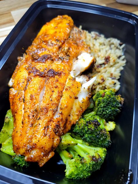 Baked Fish Meal Prep, Fish Meals Healthy, Low Calorie Meals For One, Healthy Ideas For Dinner, Fish Meal Prep, Fish Person, Rice Healthy, Healthy High Protein Meals, Soul Food Dinner