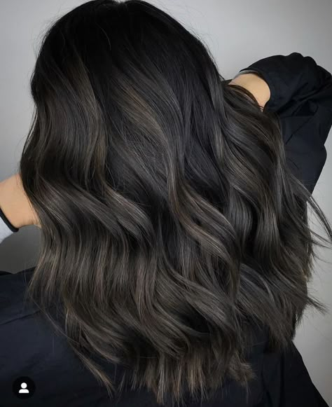 Rambut Brunette, Dark Brunette Hair, Color For Black Hair, Black Hair Balayage, Brown Hair Inspo, Brunette Hair With Highlights, Brunette Balayage, Gorgeous Hair Color, Dark Hair With Highlights