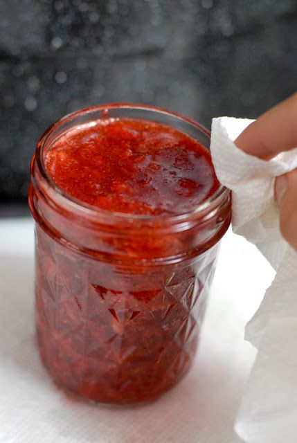 How to Make Simple Organic Strawberry Jam | Make a big batch in the summer when strawberries are in season and gift to friends and family all year round! Canning Tutorial, Water Canning, Healthy Jam, Jam And Jelly, Jam Recipe, Homemade Yogurt, Simple Organic, Eating Organic, Homemade Jam