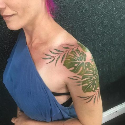 Monstera Plant Tattoo Shoulder, Green Plants Tattoo, Fern Tattoo Color, Leaf Stomach Tattoo, Monstera Hand Tattoo, Monstera Arm Tattoo, Tropical Vine Tattoo, Monstera Shoulder Tattoo, Shoulder Plant Tattoo