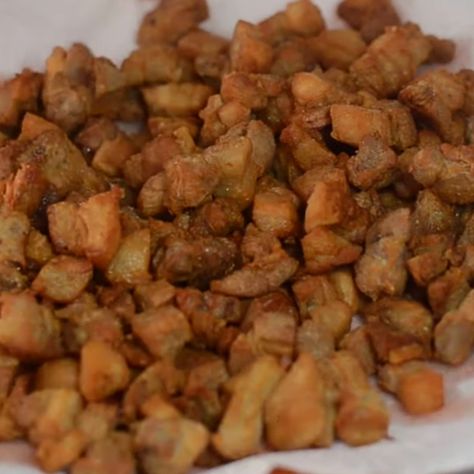 Chicharrones Recipe - Los Foodies Magazine How To Make Chicharrones Pork, Chicharrones Recipe, Make Refried Beans, Guacamole Ingredients, Refried Beans Recipe, Mexican Snacks, Breakfast Appetizers, How To Make Guacamole, Guacamole Recipe