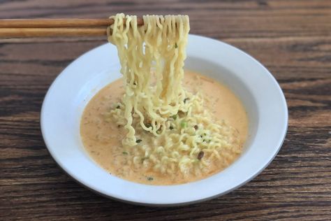 It's supposed to make your ramen broth taste like it's been simmering for hours. Ramen Hacks, Yummy Noodles, Ramen Broth, Kewpie Mayonnaise, How To Make Ramen, Pasta Noodle Recipe, Spicy Ramen, Ramen Noodle Recipes, Instant Ramen