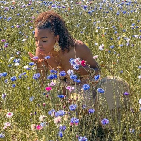 Blue Sargent, Aesthetic Picnic, Cottage Core Aesthetic, Black Femininity, Cottagecore Aesthetic, Spring Aesthetic, + Core + Aesthetic, Feminine Aesthetic, Flower Field