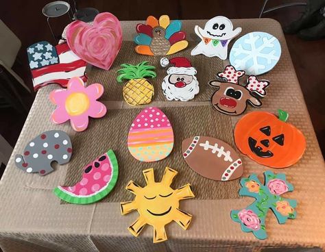 Painting Wood Cutouts, Hobby Lobby Crafts, Hanger Decor, Painting Wood, Holiday Signs, Wood Painting, Wood Cutouts, Holiday Decorating, Craft Tools