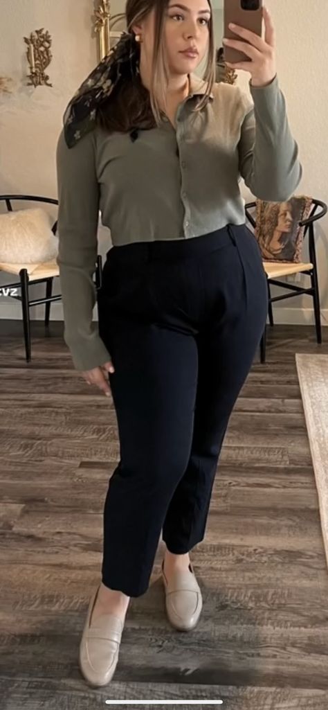 Professional Curvy Outfits, Office Looks Plus Size, Business Casual Outfits Thicker Women, Pharmacy Outfit Work Attire, Womens Plus Size Business Casual Outfits, Business Casual Women Outfits Midsize, Plus Size Receptionist Outfit, Square Shaped Body Outfits, Plus Size Work Attire