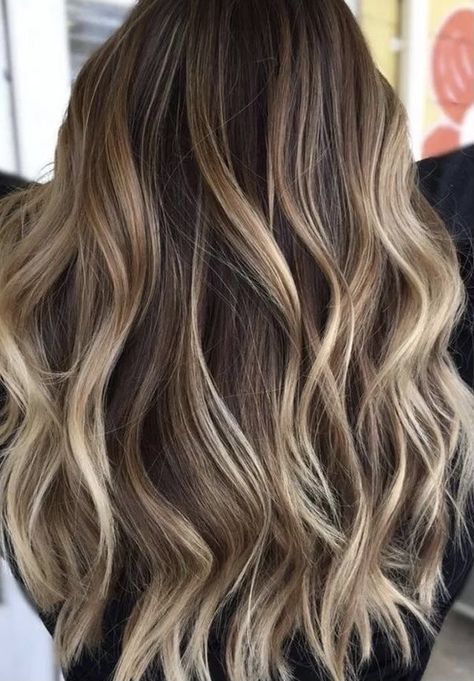 Honey Bayalage, Virgin Hair Balayage, Hair Balayage Highlights, Bayalage Brunette, Bayalage Highlights, Colour Hair, Wavy Bob Hairstyles, Brown Hair With Blonde Highlights, Brown Hair Balayage