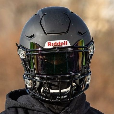 Cool Football Helmets, Cool Football Pictures, Football Swag, Nfl Uniforms, Zed League Of Legends, Nfl Football Pictures, Football Accessories, Black Helmet, Football Photography