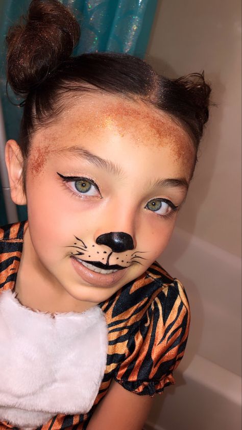 Glitter In Hair, Tiger Costume Diy, Tiger Hair, Tiger Makeup, Kids Halloween Costume, Tiger Kids, Makeup Gold, Joker Makeup, Tiger Costume