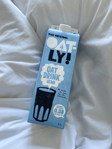 Oatly Milk Aesthetic, Oat Milk Aesthetic, Oatly Milk, Milk Aesthetic, Milk Photography, Milk Brands, Milk Products, Green Juice, Oat Milk