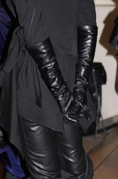 Long Leather Gloves, Leather Gloves Women, Aleister Crowley, Interview With The Vampire, Black Leather Gloves, Long Gloves, Estilo Punk, Ann Demeulemeester, Dark Fashion