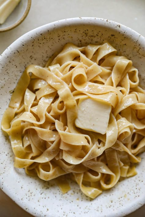 Chili Oil Noodles, Noodles Sauce, Noodle Sauce, Oil Noodles, Butter Pasta, Buttered Noodles, Best Butter, Mushroom And Onions, No Thanks