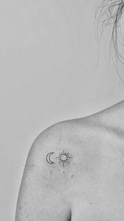 Sun And Moon Tatoos Shoulders, Sun Moon Planet Tattoo, Sun And Moon Minimalist Tattoo, Moon Tattoo Shoulder, Tattoo Sol E Lua, Sagittarius Tattoo Designs, Luna Tattoo, Moon Sun Tattoo, Basic Tattoos