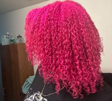 Curly Pink Hair, Pink Curly Hair, Bubblegum Pink Hair, Pink Curls, Light Pink Hair, Dyed Curly Hair, Pink Hair Dye, Hot Pink Hair, Ramona Flowers