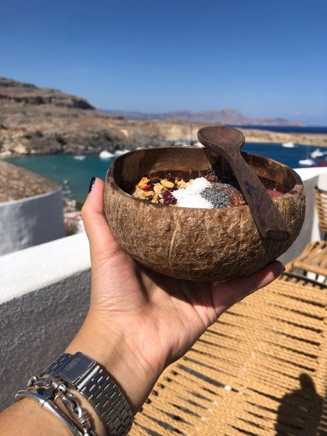 Coconut Acai Bowl, Recipe Aesthetic, Greece Summer, Snack Platter, Food Snack, Summer Recipe, Aesthetic Tiktok, Poke Bowl, Coconut Girl