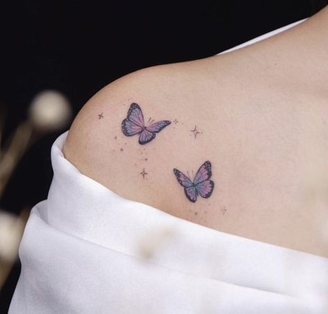 Butterfly Tattoos On Arm, Blue Butterfly Tattoo, Purple Tattoos, Minimalistic Tattoos, Butterfly Tattoo On Shoulder, Small Girly Tattoos, Small Shoulder Tattoos, Tato Henna, Butterfly Purple