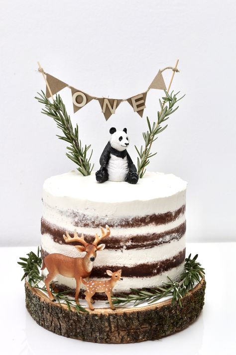 Cake Forest Theme, Birthday Cake Forest, Naked Cake Birthday, First Birthday Cake Boy, Boy 1st Birthday Cake, Cake Forest, Bolo Panda, Baby First Birthday Cake, Boys First Birthday Party Ideas