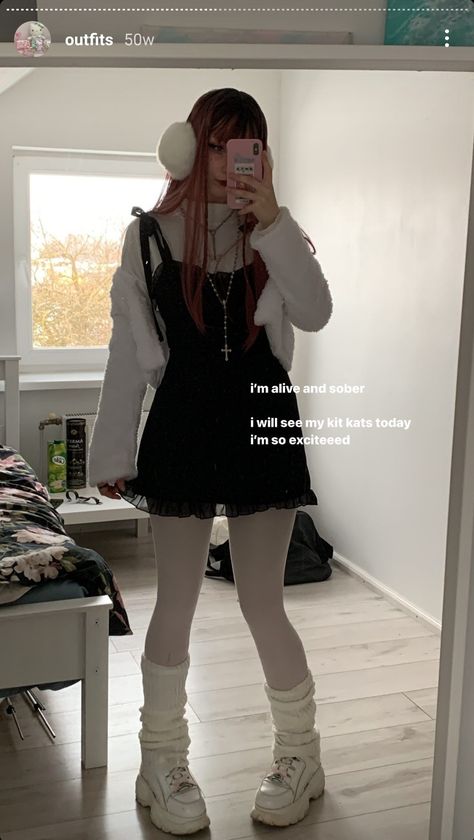 Kawaii Goth Outfits For School, Egirl Winter Fashion, Alt Outfits For Winter, Winter Egirl Outfits, Kawaii Egirl Outfits, Soft Alt Outfits, Soft Egirl Outfits Ideas, Alt Christmas Outfits, Alt Outfit Winter