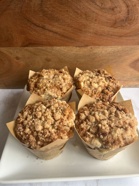 Banana Muffins - Chels Likes Cute Food Cinnamon Crumble Topping, Coffee Muffins, Blueberry Buckle, Aip Desserts, Cinnamon Crumble, Bakery Style Muffins, Coffee Cake Muffins, Cookie Recipes Unique, Cake Muffins