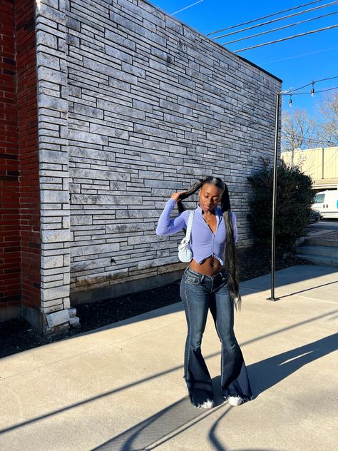 Flare Jeans Black Women, Low Waist Jeans Outfit Black Women, Low Rise Jeans Black Women, Low Rise Jeans Curvy, Long Sleeve Outfits Black Women, Bootcut Jeans Outfit Black Women, Outfits With Jeans Black Women, Bootleg Jeans Outfit Aesthetic, Low Rise Flare Jeans Outfit Y2k