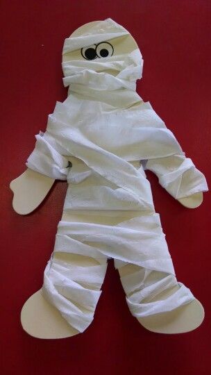 Halloween Mummy preschool craft. Toilet paper and mummy cutout. Good motor skill activity Toilet Paper Mummy Craft, Halloween Crafts For Kids Preschool, Fall Preschool Unit, Preschool Recipes, Mummy Craft, Crafts For Kids Preschool, Mummy Crafts, Halloween Crafts Preschool, Preschool Units