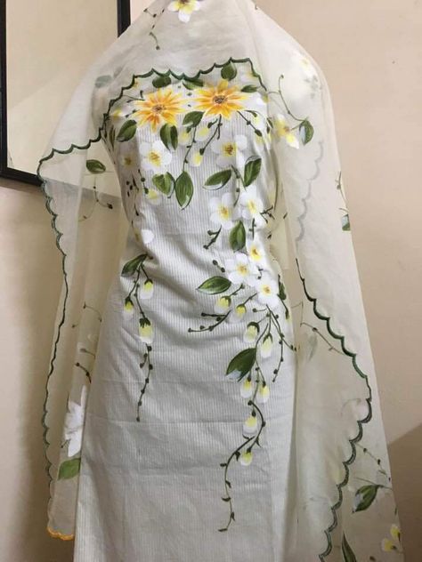 Painting Ideas Suit, Painted Suits, Fabric Colour Painting, Fabric Paint Diy, Floral Print Sarees, Hand Painted Dress, Fabric Painting On Clothes, Dress Painting, Hand Painted Clothing